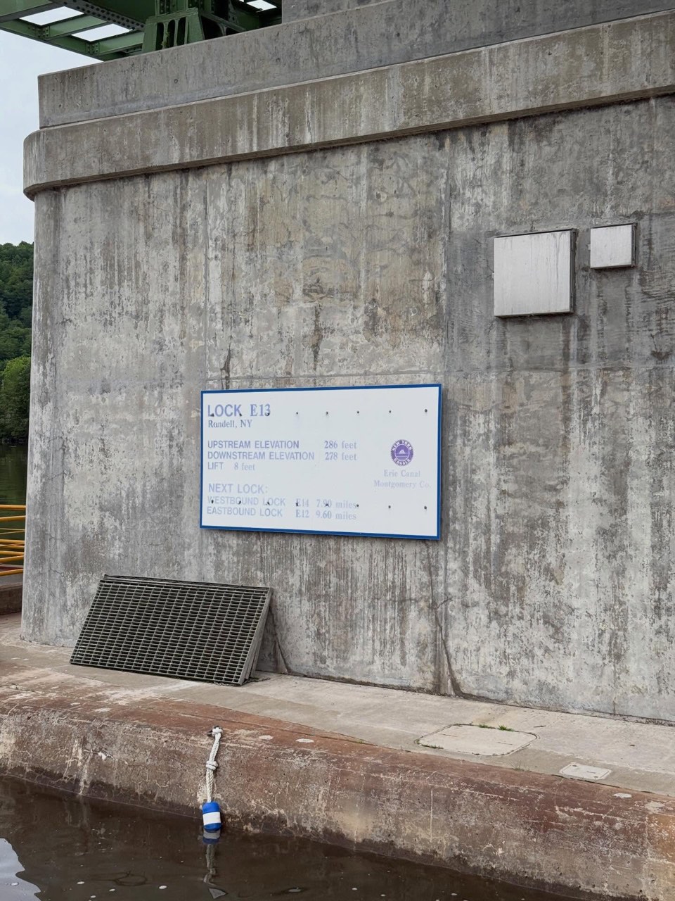 The Erie Canal was a mostly uneventful 6 days of many locks each day - photo 2