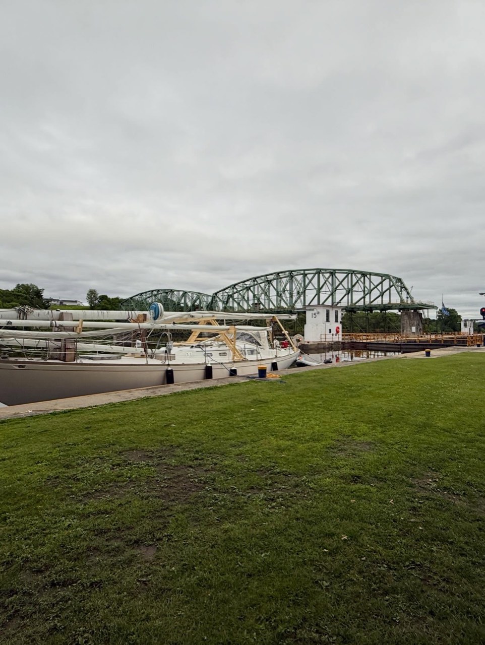 The Erie Canal was a mostly uneventful 6 days of many locks each day - photo 3