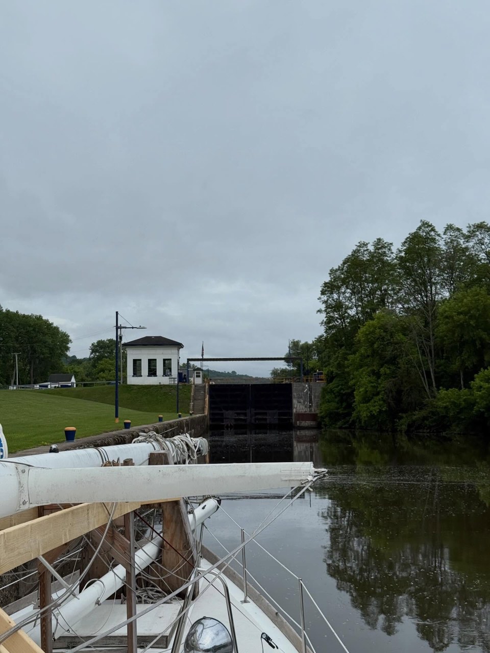 The Erie Canal was a mostly uneventful 6 days of many locks each day - photo 4