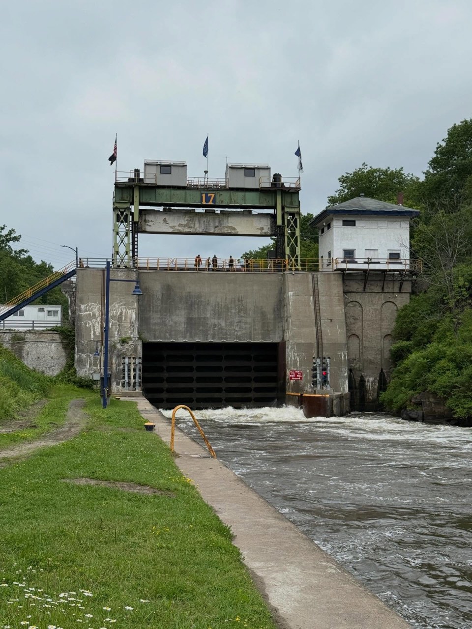 The Erie Canal was a mostly uneventful 6 days of many locks each day - photo 5